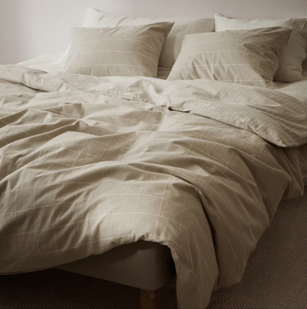 H&M Queen Lightweight Flannel Duvet Cover and Pillow Case Set